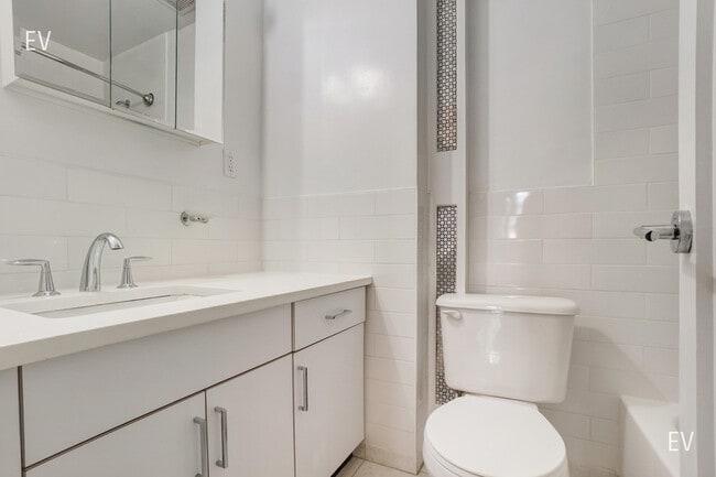 Building Photo - 37 E 65th St