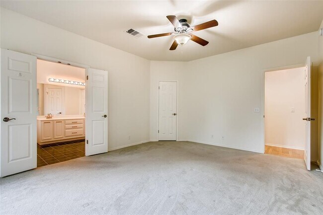 Building Photo - 3217 Tehama Ct