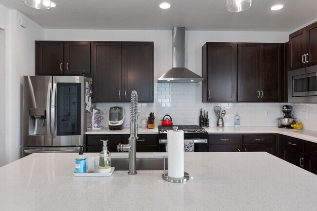 Building Photo - 4 Bedroom, 2 bath in Fort Collins - Backs ...