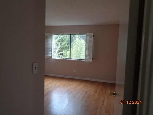 Building Photo - 1250 Redwood Ct