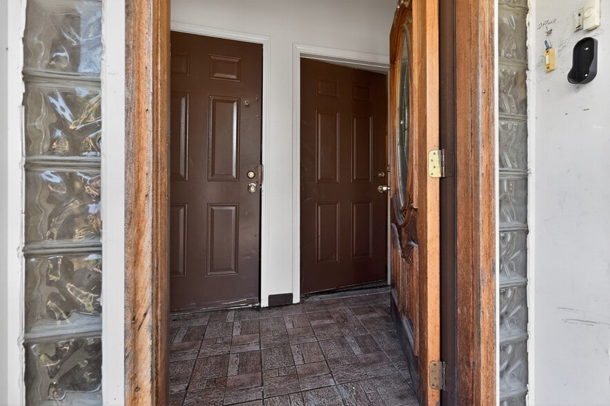 Building Photo - 4306 W Maypole Ave