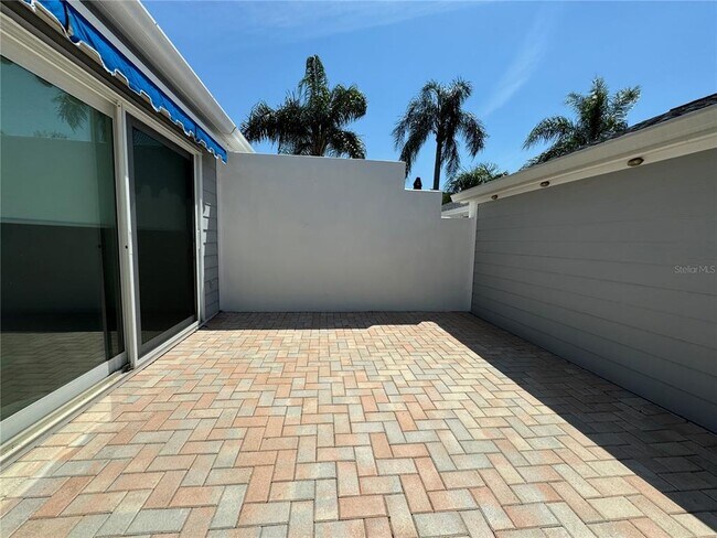 Building Photo - 1005 Pelican Ct