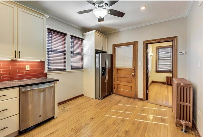 Building Photo - 4988 N Elston Ave