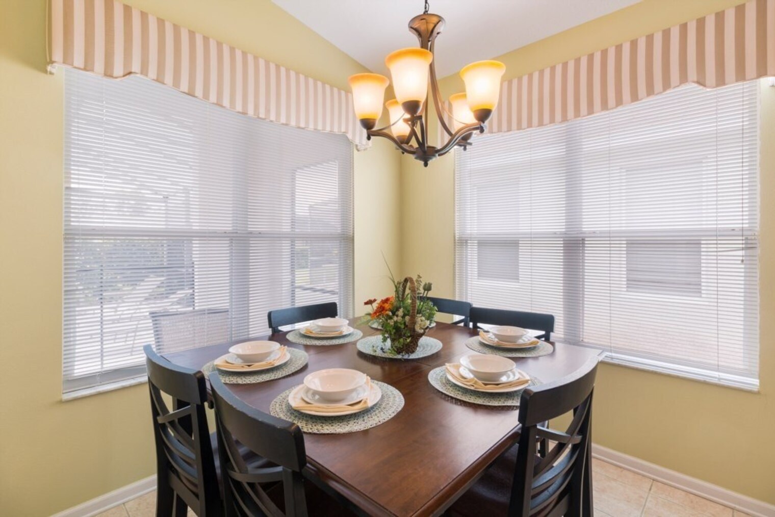 Building Photo - 8171 Fan Palm Way