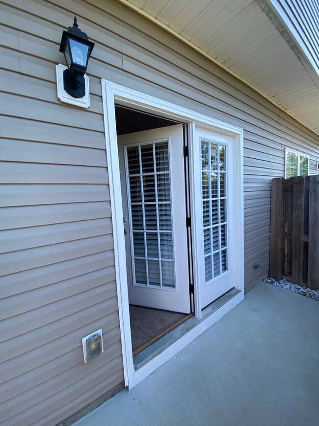 Building Photo - 2071 Reserve Ln