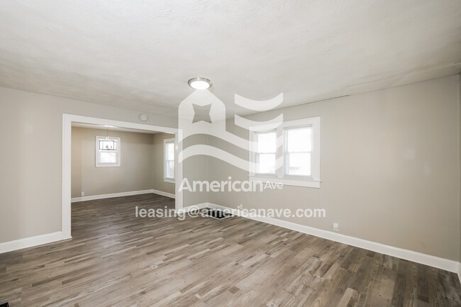 Building Photo - 3772 N Parker Ave