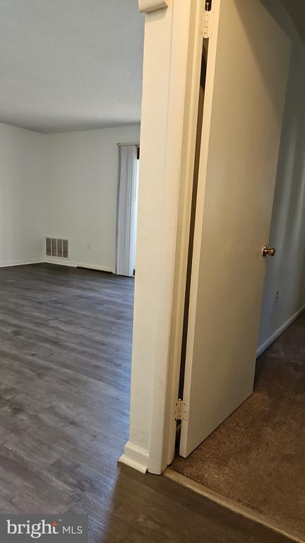 Building Photo - 909 Ravens Crest Dr