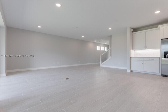 Building Photo - 3701 Greenway Dr
