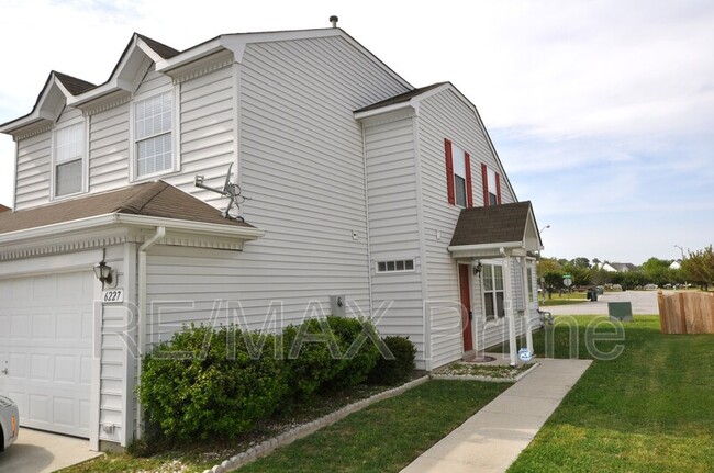 Building Photo - 6227 Oakglen Dr