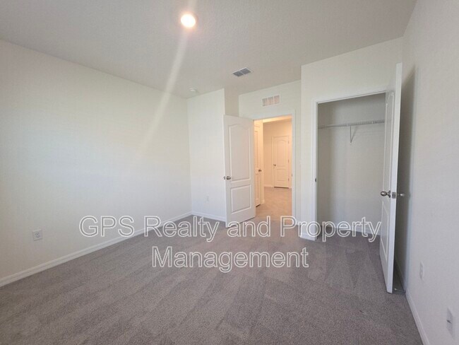 Building Photo - 33409 Country House Dr