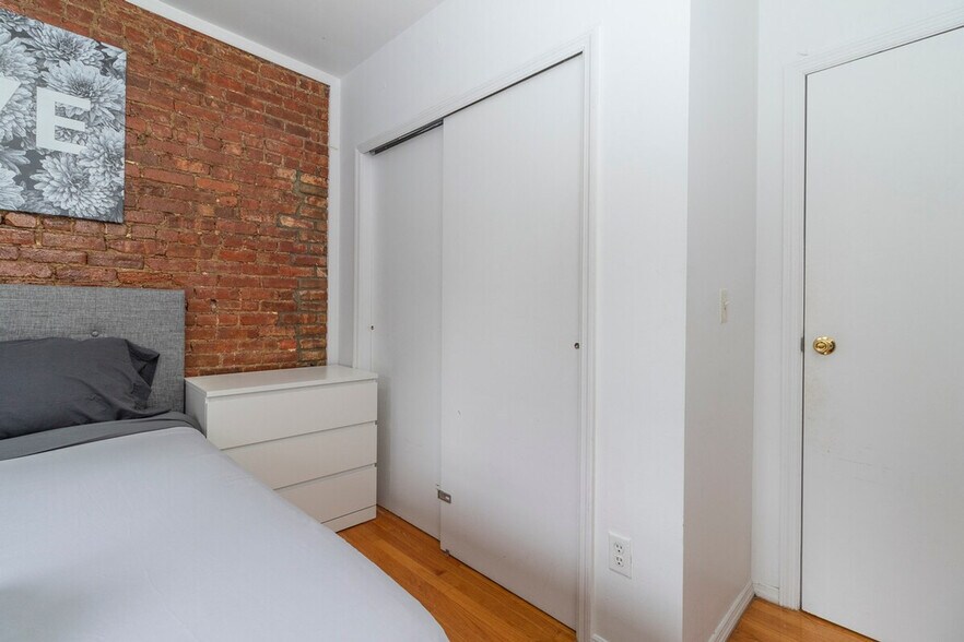 Building Photo - 1676 3rd Ave