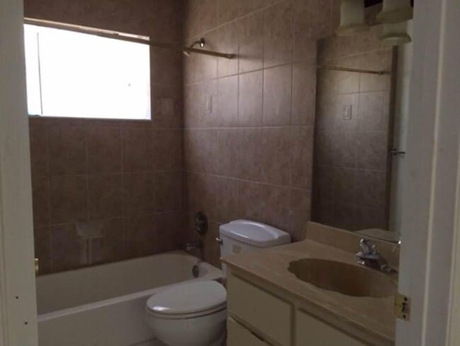 Building Photo - 4328 Woodstock Dr