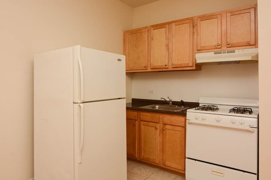 Building Photo - 2737 N Spaulding Ave