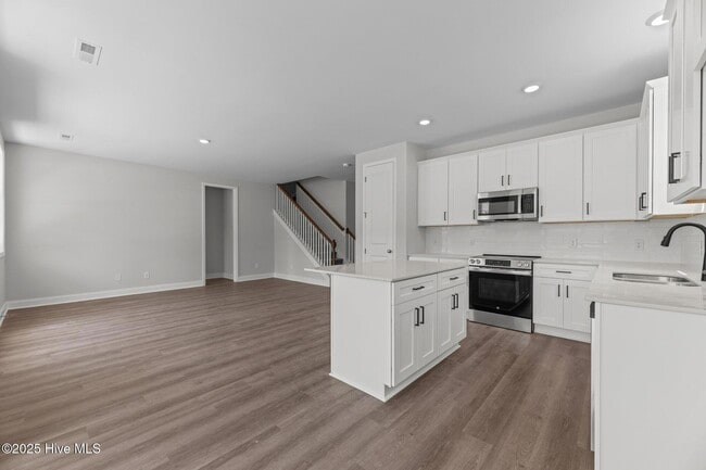 Building Photo - 1001 Tawney Trce