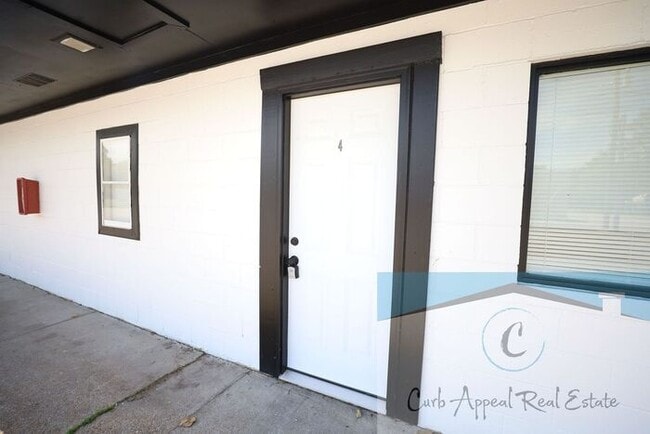 Building Photo - Completely renovated 1 bed, 1 bath apt in Brookland - utilities included!!