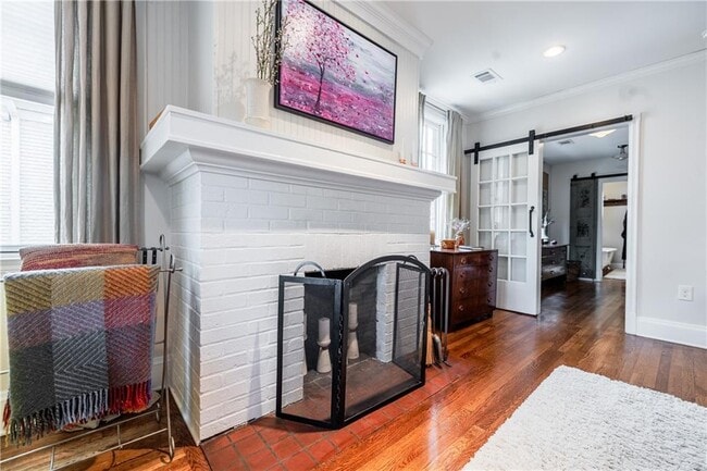 Building Photo - 360 8th St NE