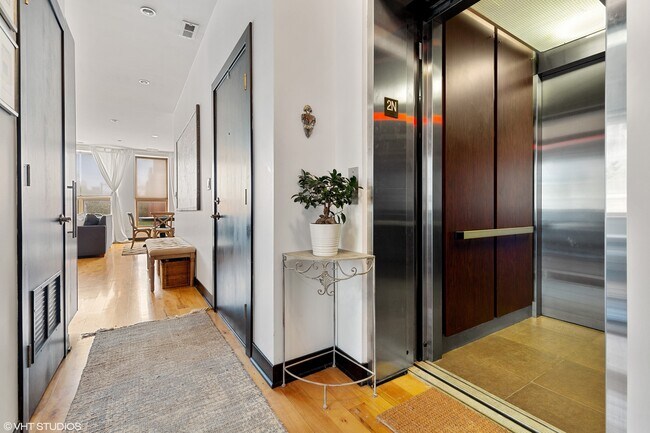 Building Photo - 1842 N Damen Ave