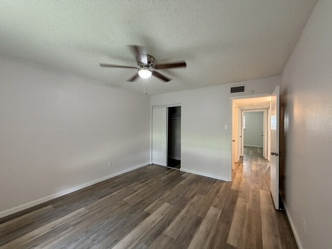 Building Photo - 3704 La Paz Dr