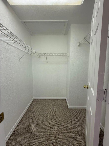 Building Photo - 2212 Garden Lake Dr