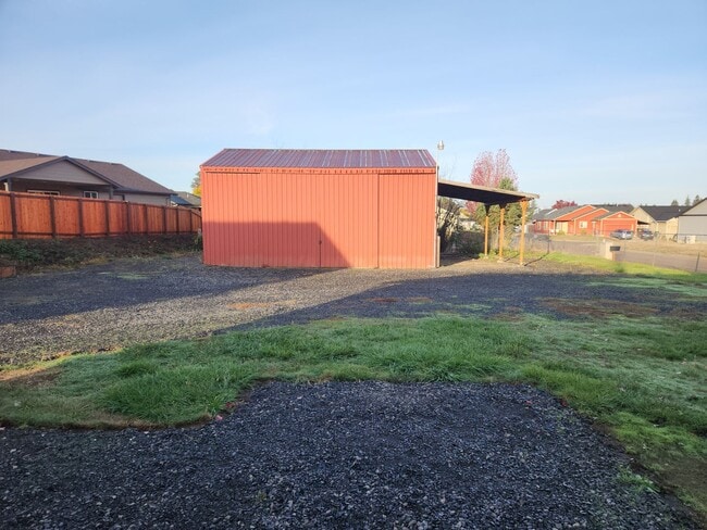 Building Photo - 3-bedroom 1 bath Single Level House