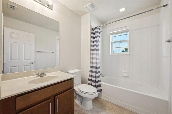 Building Photo - 1310 Oakcrest Ct