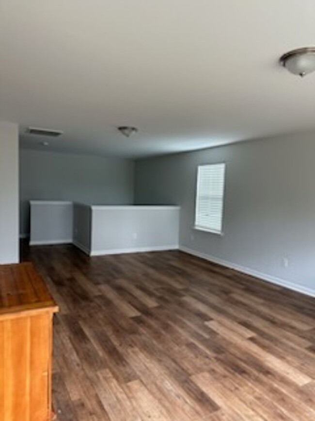 Building Photo - MOVE IN SPECIAL - Luxurious Five Bedroom H...