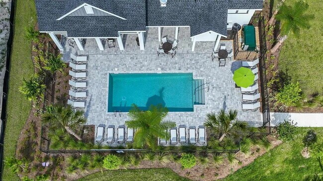 Building Photo - Spacious 4-Bedroom Corner Townhome with Loft & Lake Views in Ocoee