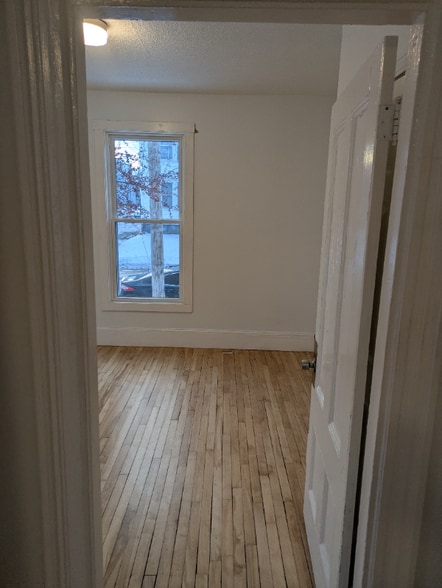 Building Photo - 148 Bartlett St