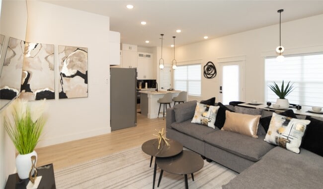 Building Photo - 4902 Higgins St