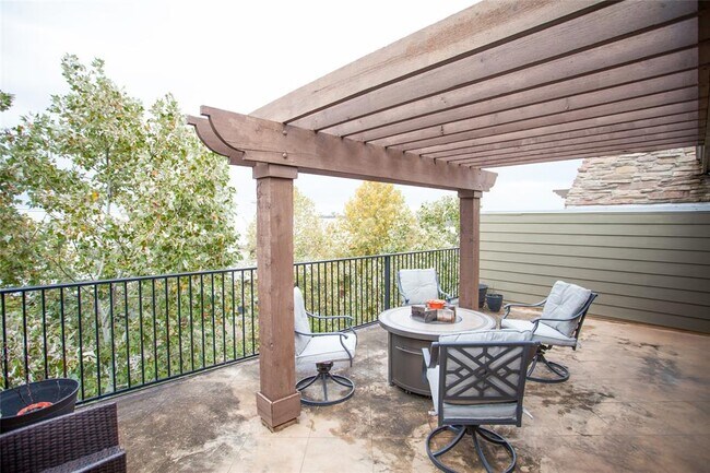 Building Photo - 224 Adams St