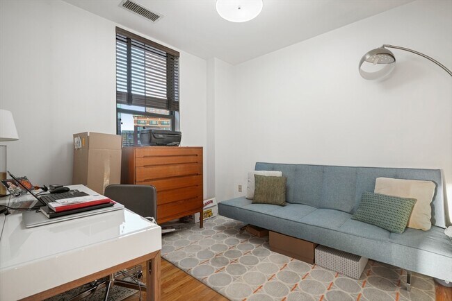 Building Photo - 75 Clarendon St