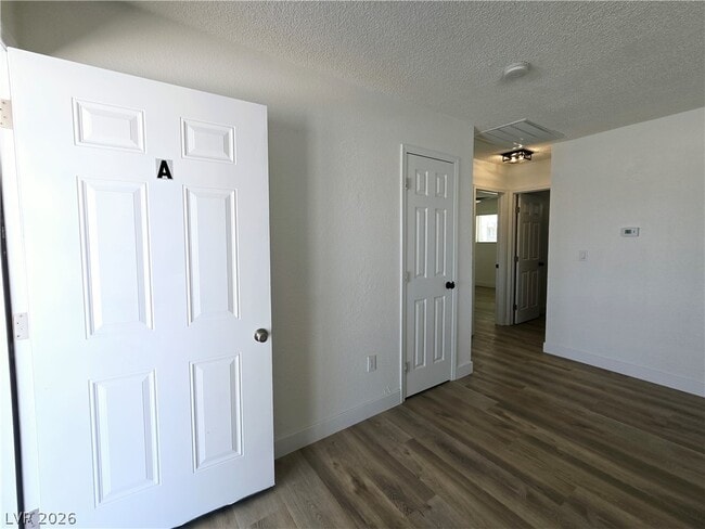 Building Photo - 1083 E Calvada Blvd