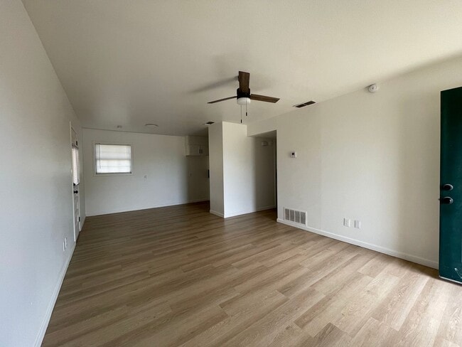 Building Photo - Cozy City Charm – 3-Bed, 1-Bath Home in La...