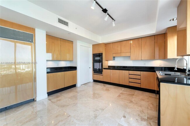 Building Photo - 781 Crandon Blvd