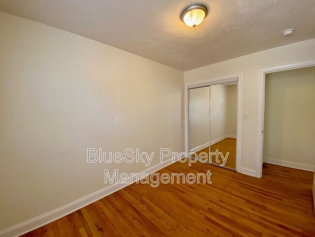 Building Photo - 109 Longwood Dr