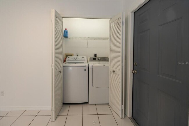 Building Photo - 923 Sand Crest Dr