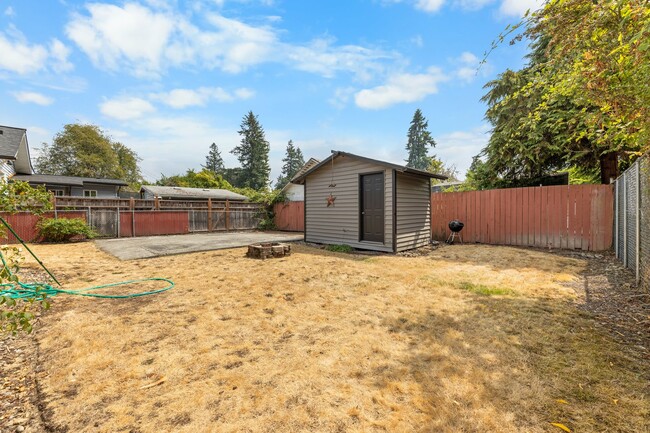 Building Photo - 2 Bed, 2 Bath Home – Prime Location Near F...