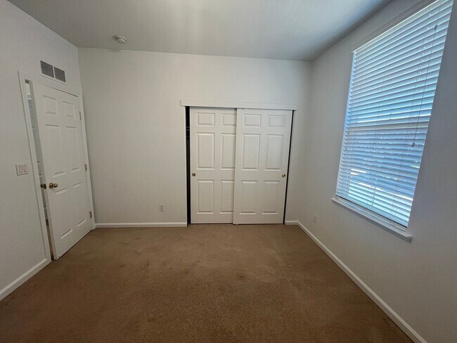 Building Photo - 6 Bedroom, 3 Bathroom Executive Anatolia H...