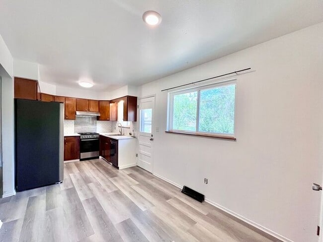 Building Photo - Updated 2bd/1ba Duplex in West Fort Collin...