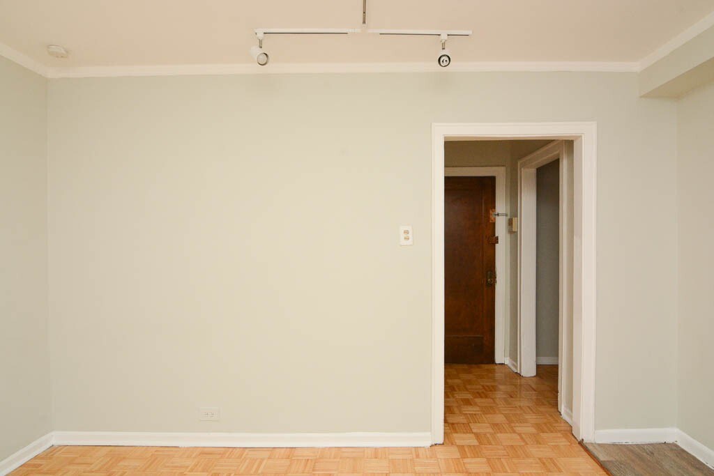 Building Photo - 629 W Belmont Ave