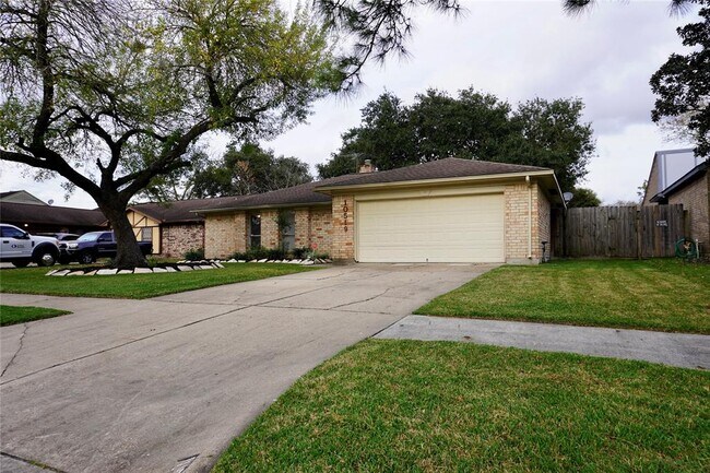 Building Photo - 10519 Sagetrail Dr