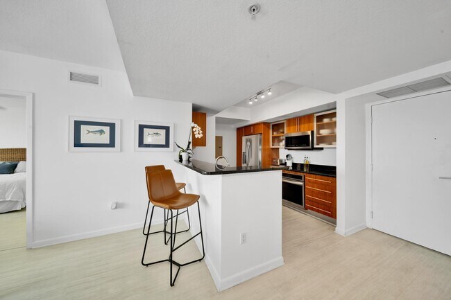Building Photo - 1551 N Flagler Dr