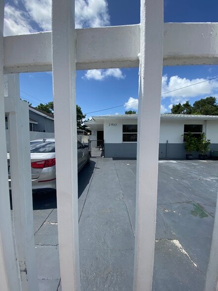 Primary Photo - 2910 NW 31st St