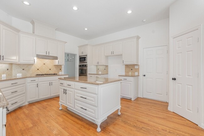 Building Photo - 2295 Sandy Creek Dr