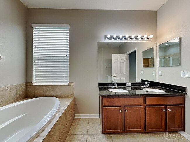 Building Photo - 11011 Belle Haven Dr