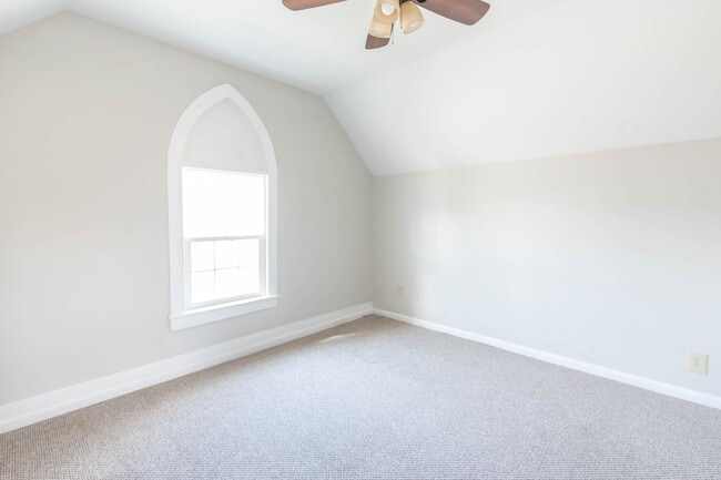 Building Photo - Cozy 3-Bedroom Home in the Heart of London...