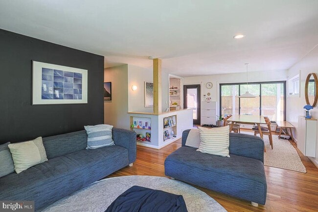 Building Photo - 5724 Greenspring Ave