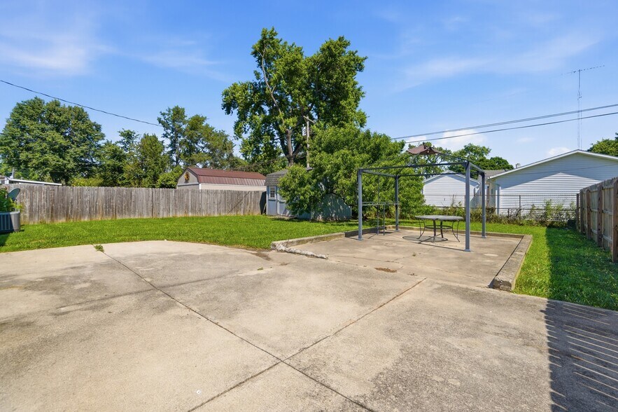 Building Photo - 245 Fitchland Dr