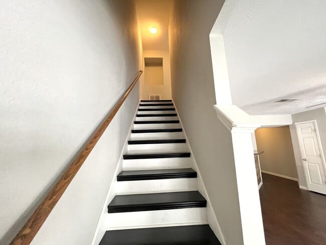 Building Photo - Great townhouse for rent in Murfreesboro!