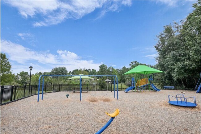 Building Photo - 13 Concordia Dr